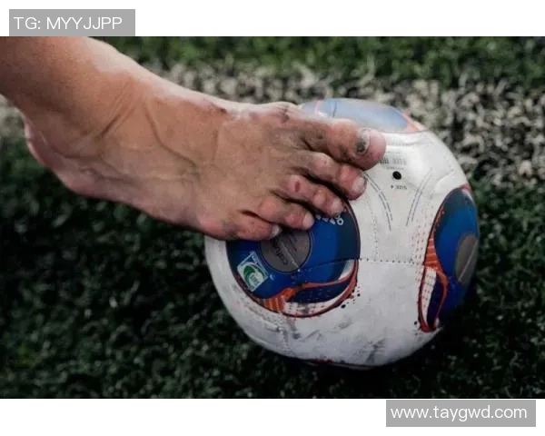 足球脚小也能成大器揭秘小脚球员的成长之路与成功秘诀